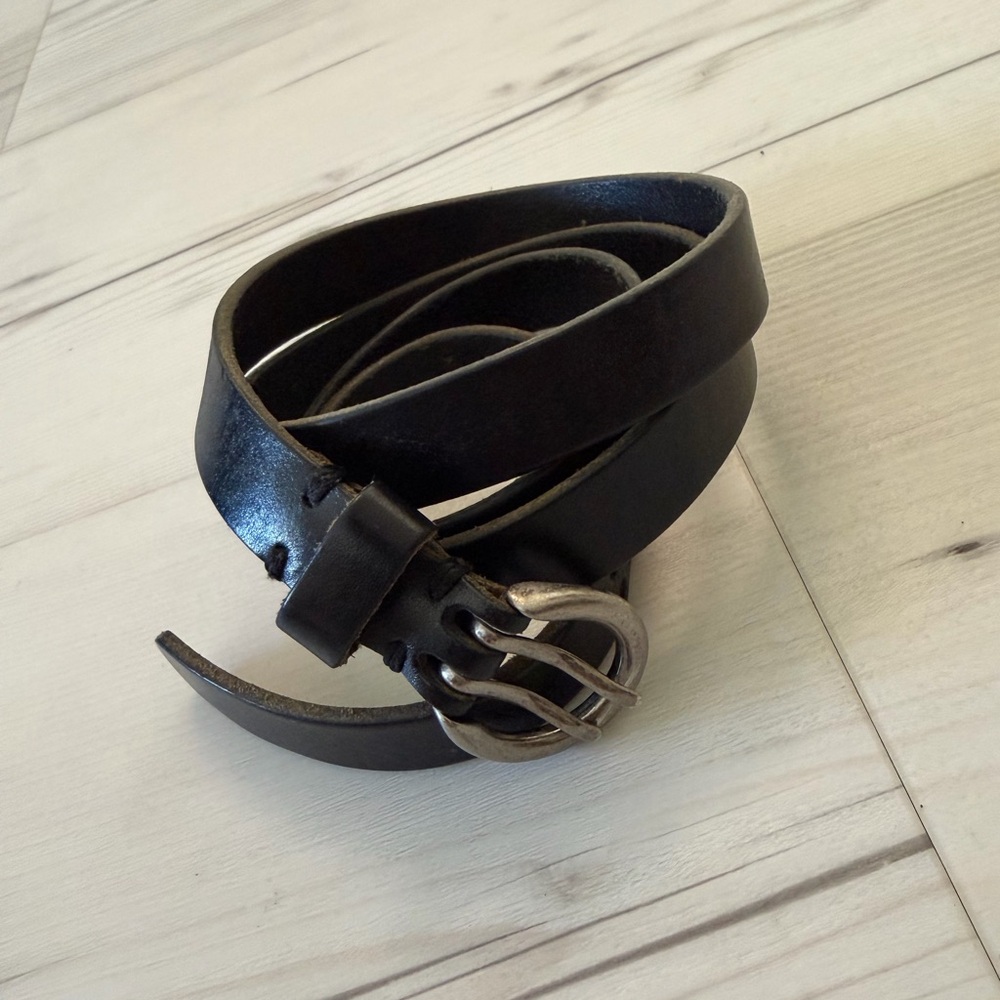 Elegant Black Leather Women's Belt
